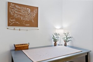 Interior - 4 bedroom Hot Tub Game Room Super Clean Pet Friend (Taylorsville)