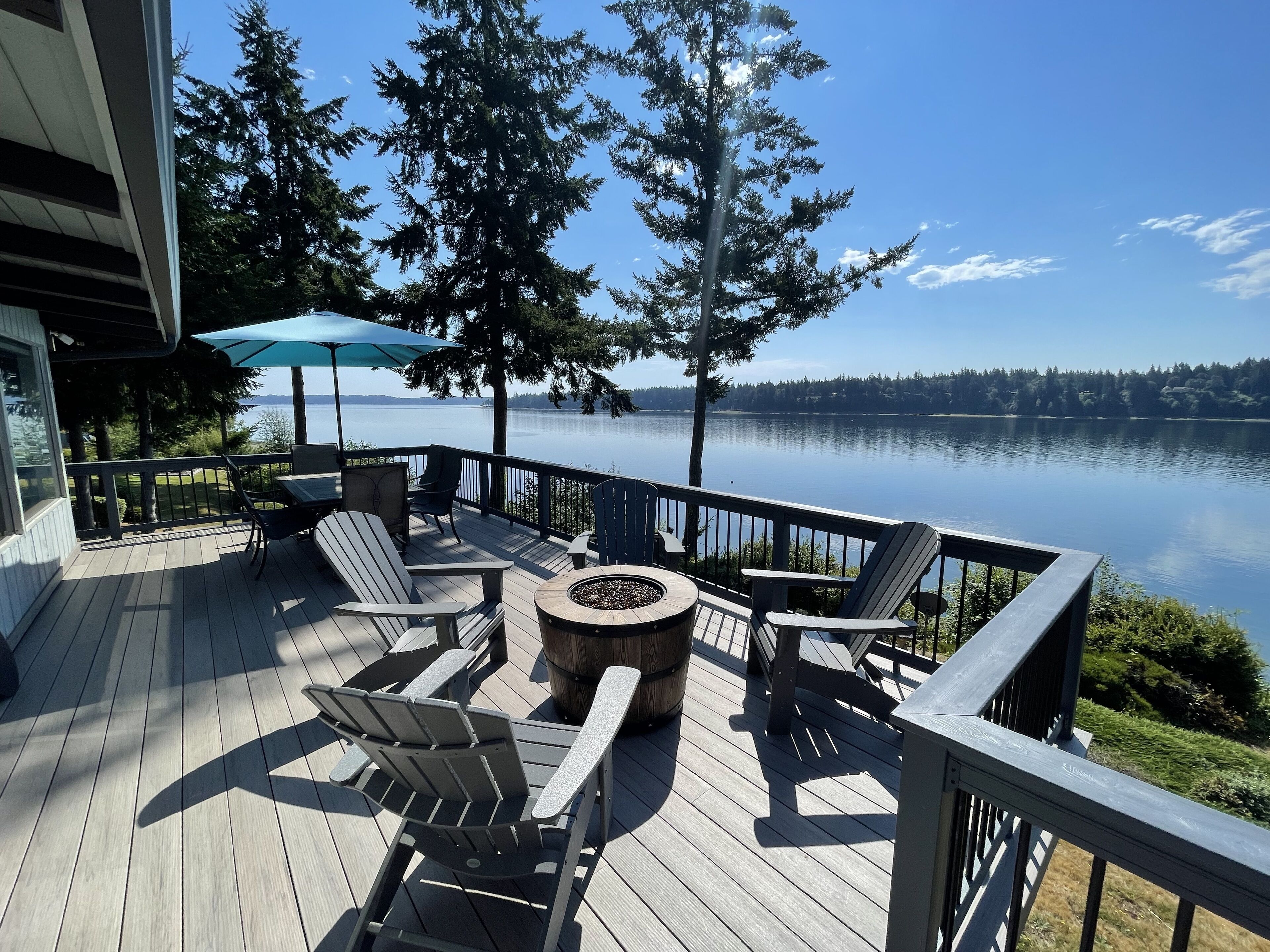 Luxury Waterfront home in Grapeview, private beach, kayaks and so much more!