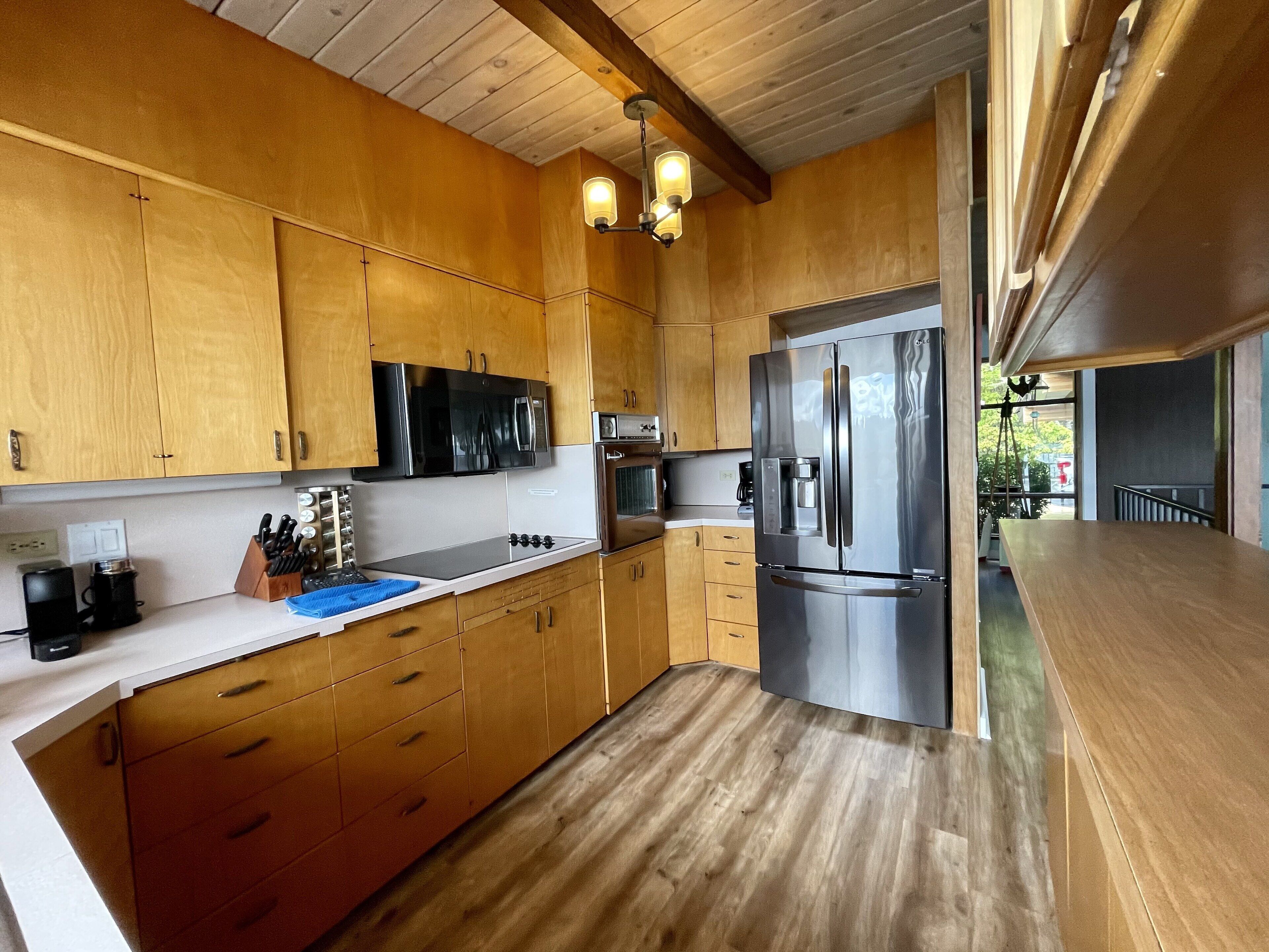 Luxury Waterfront home in Grapeview, private beach, kayaks and so much more!