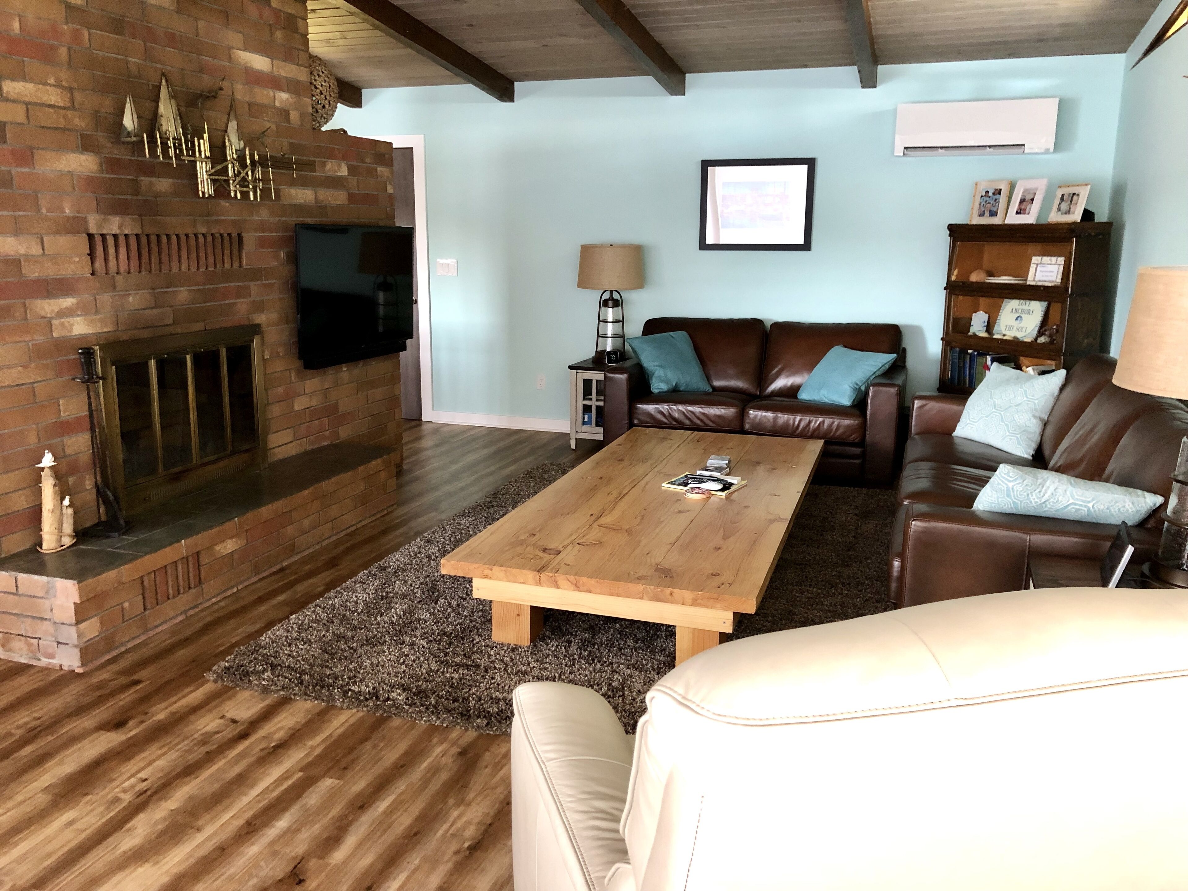 Luxury Waterfront home in Grapeview, private beach, kayaks and so much more!