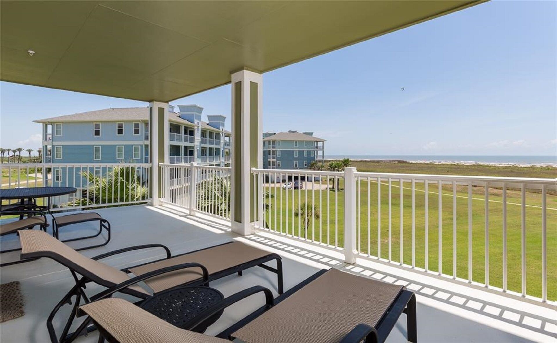 "The Extra Pointe" -BEACH FRONT-OCEAN VIEW-BEACH ACCESS