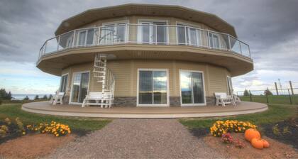 2 BDRM OCEAN / BEACH FRONT ROTATING CONDO!