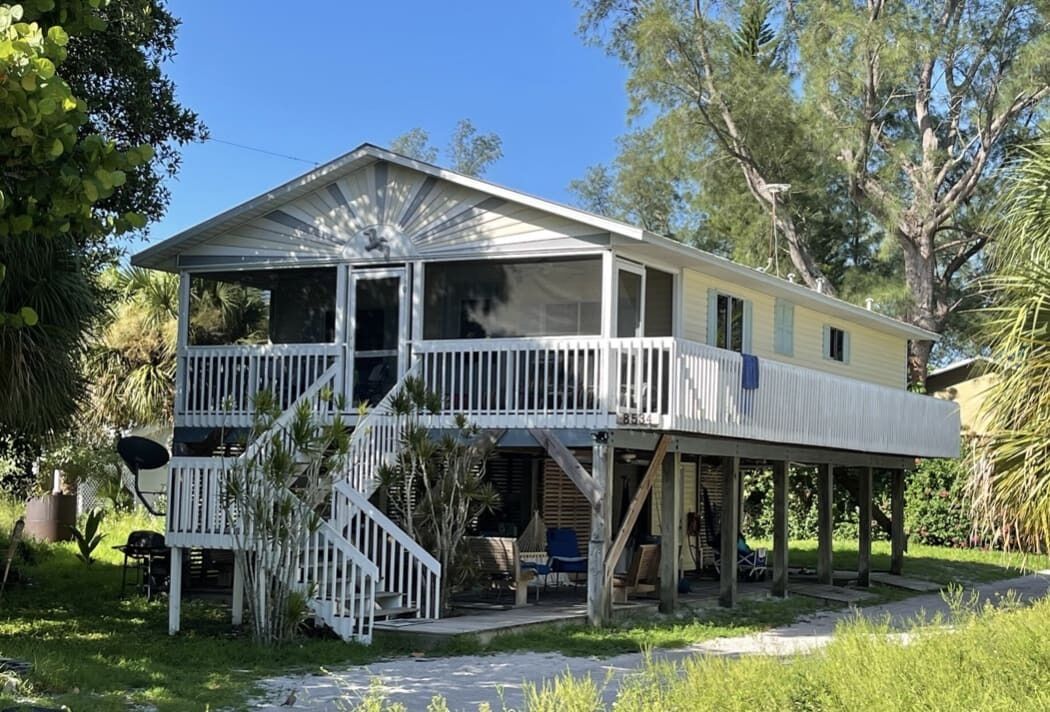 Island Sunrise: Newly Renovated Bayview  Cottage!