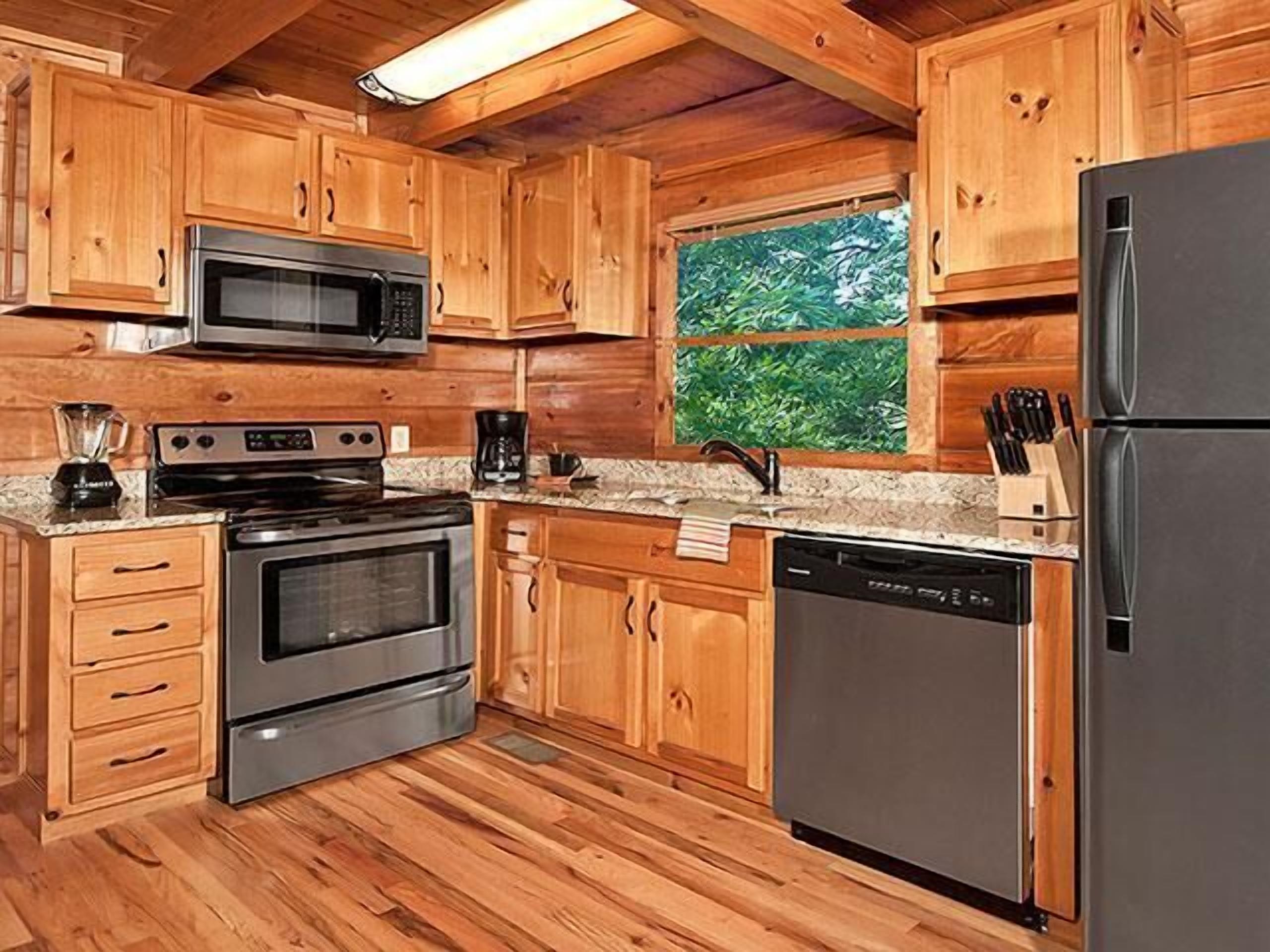 Hide-Away - Quiet Resort Cabin| Brand New Hot Tub!| Pet Friendly!