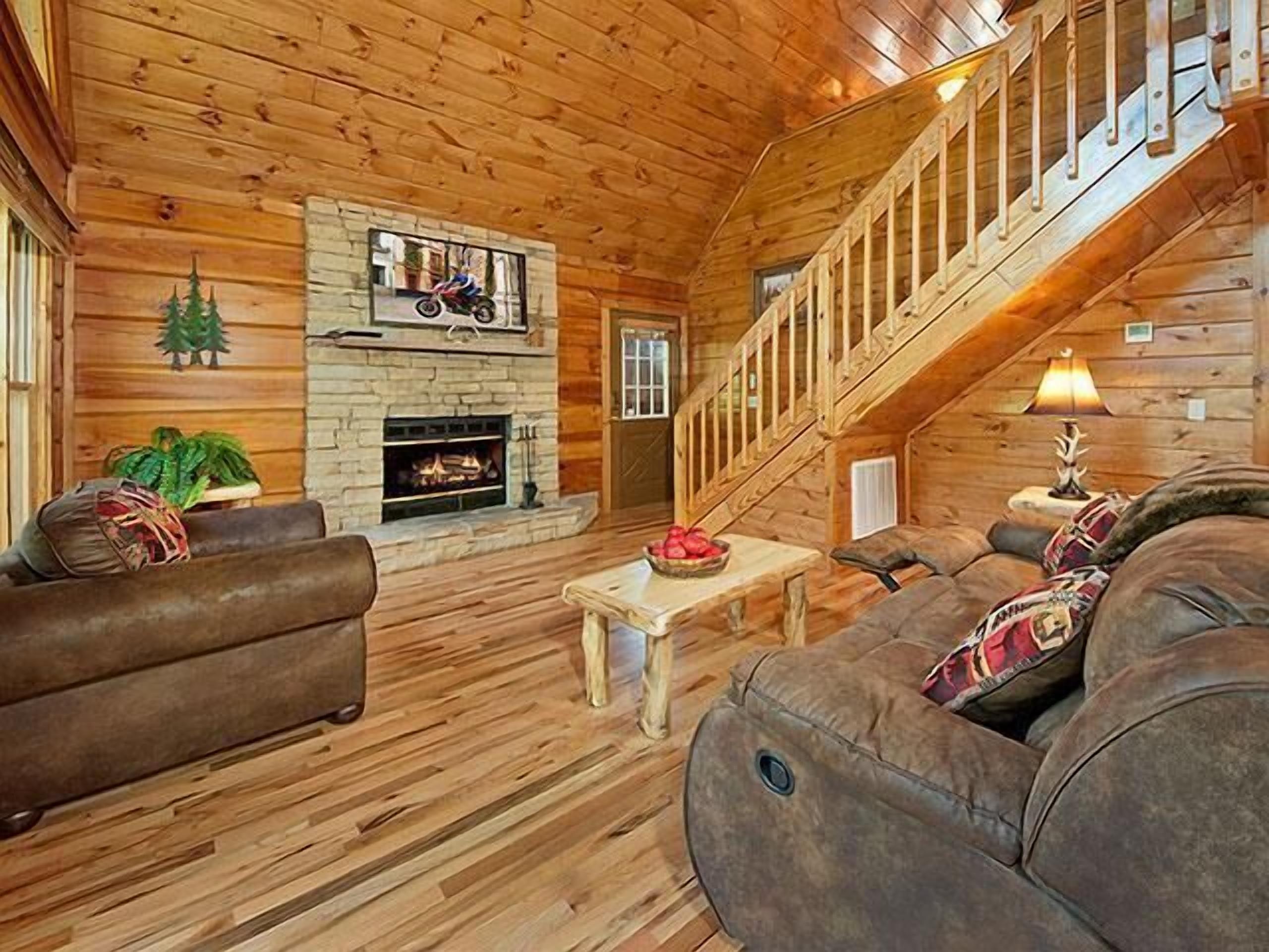 Hide-Away - Quiet Resort Cabin| Brand New Hot Tub!| Pet Friendly!