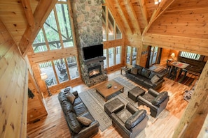 Smart TV, fireplace, table football - Premium Hocking Hills Group Lodge 8BR 5.5Ba Hot Tub, Pond, Starlink, Game Room (Logan)