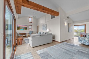 TV - Oceanfront, Dog Friendly Home with Private Pool, Hot Tub, and Beach Sunrises! (Salvo)