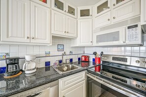 Kühlschrank, Mikrowelle, Ofen, Geschirrspüler