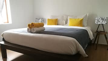 3 bedrooms, in-room safe, desk, free WiFi