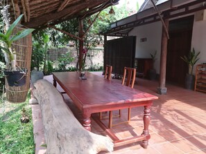 Outdoor dining - VIP PRIVATE 3 BEDROOM VILLA IN TOWN (Krong Siem Reap)