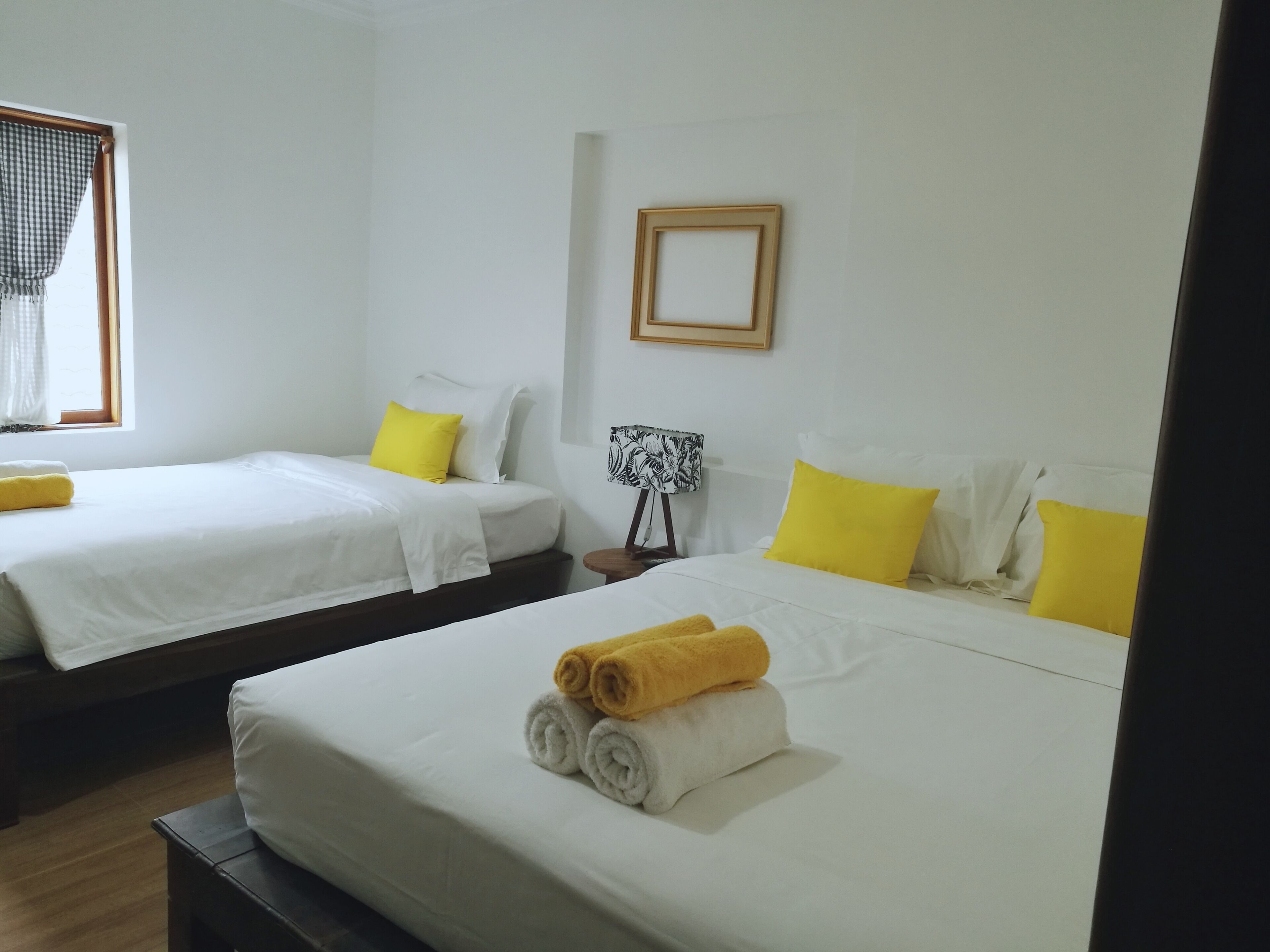 3 soverom, safe på rommet, skrivebord og wi-fi (inkludert)