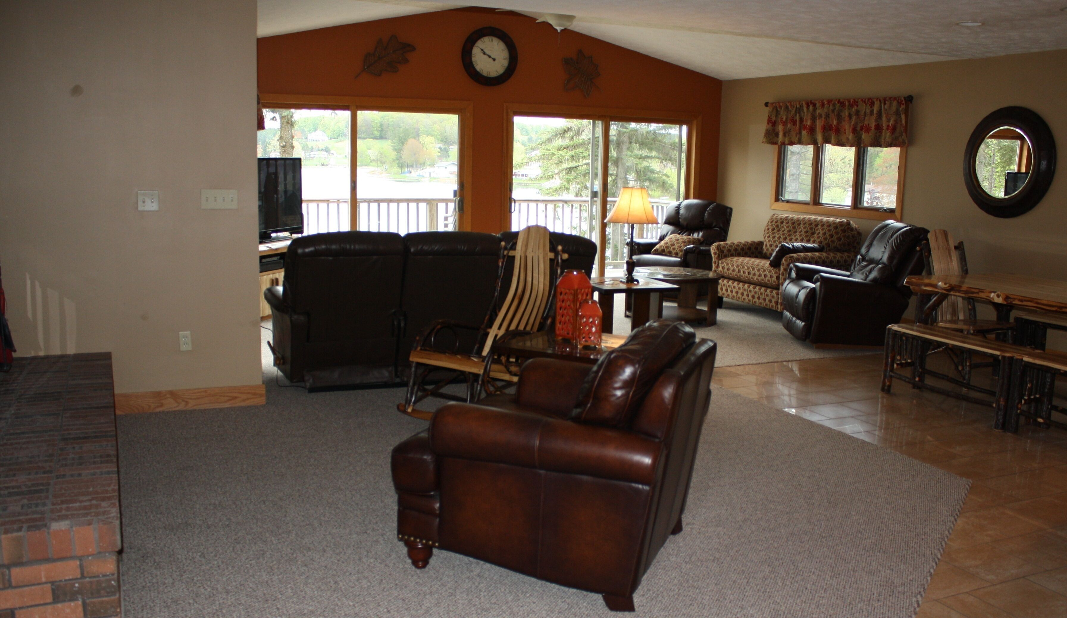 Spacious Lake House in Cadillac, MI - Boggs N. Lodge 
4 bedrooms - Sleeps 12-15