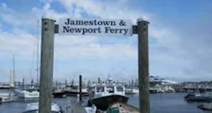 Jamestown In town, cozy cottage sleeps 6, 2 min to beach, pets OK