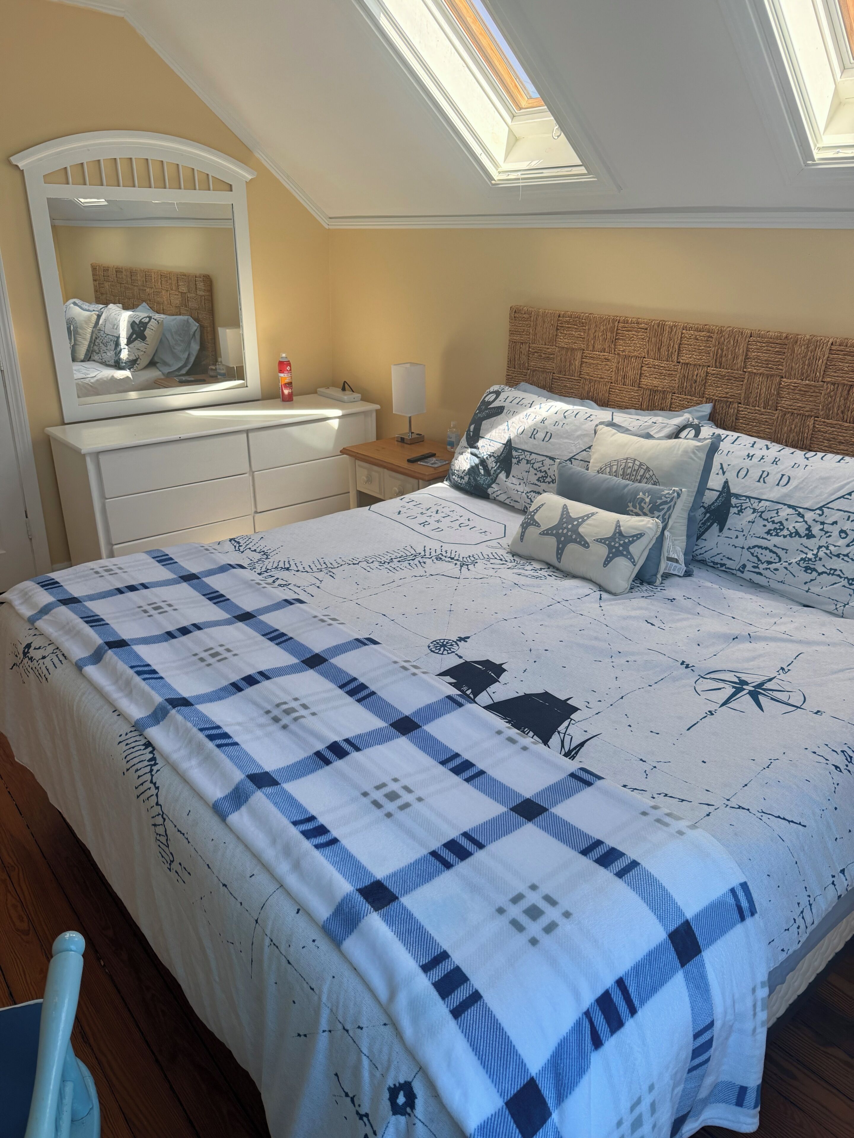 3 chambres, bureau, fer et planche à repasser, accès au Wi-Fi (inclus)