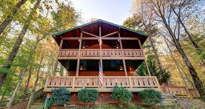 Above the Rest cabin with views in downtown Helen