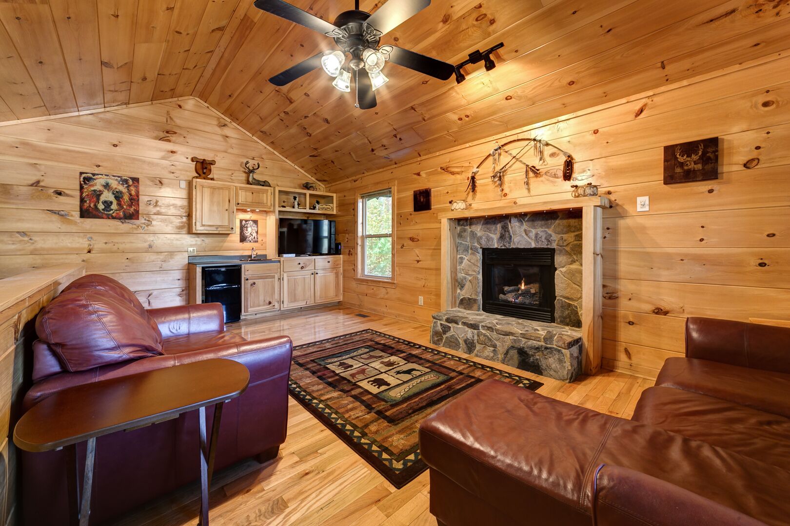 Above The Rest - Tranquil hillside cabin with hot tub overlooking Alpine Helen