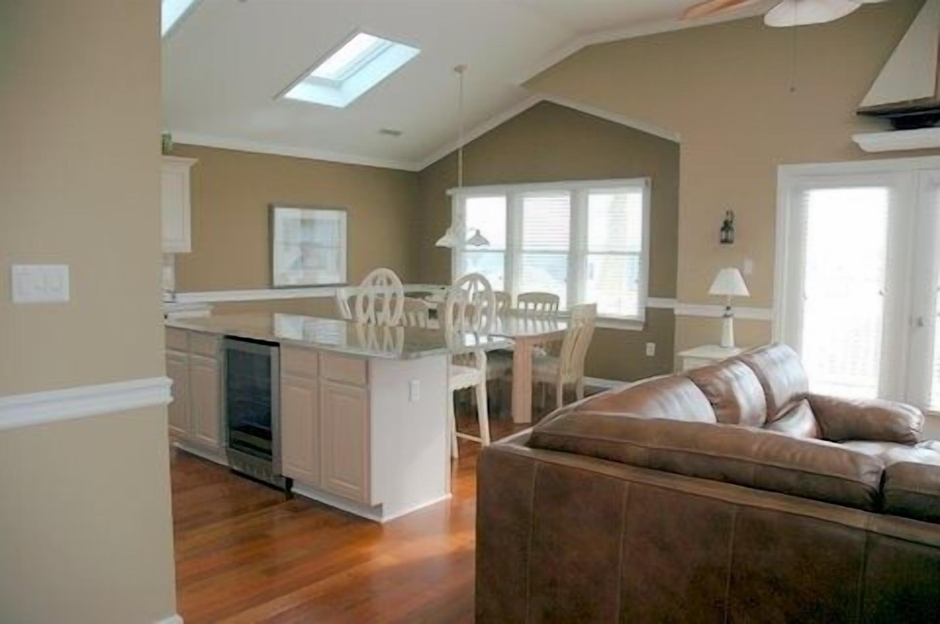 4 BR/2 BA - Plasma Hdtv - Granite Kitch - Wireless Internet