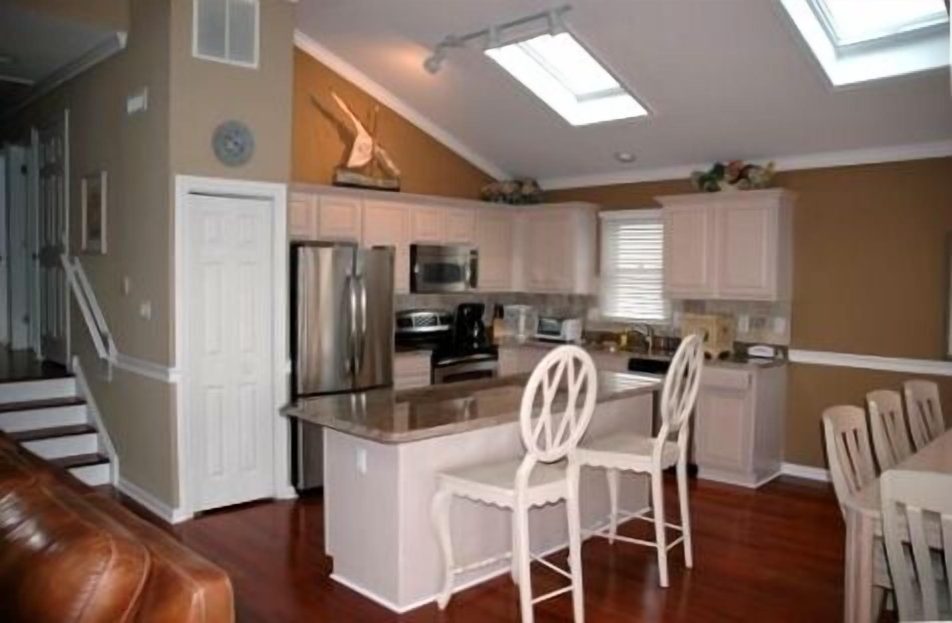 4 BR/2 BA - Plasma Hdtv - Granite Kitch - Wireless Internet