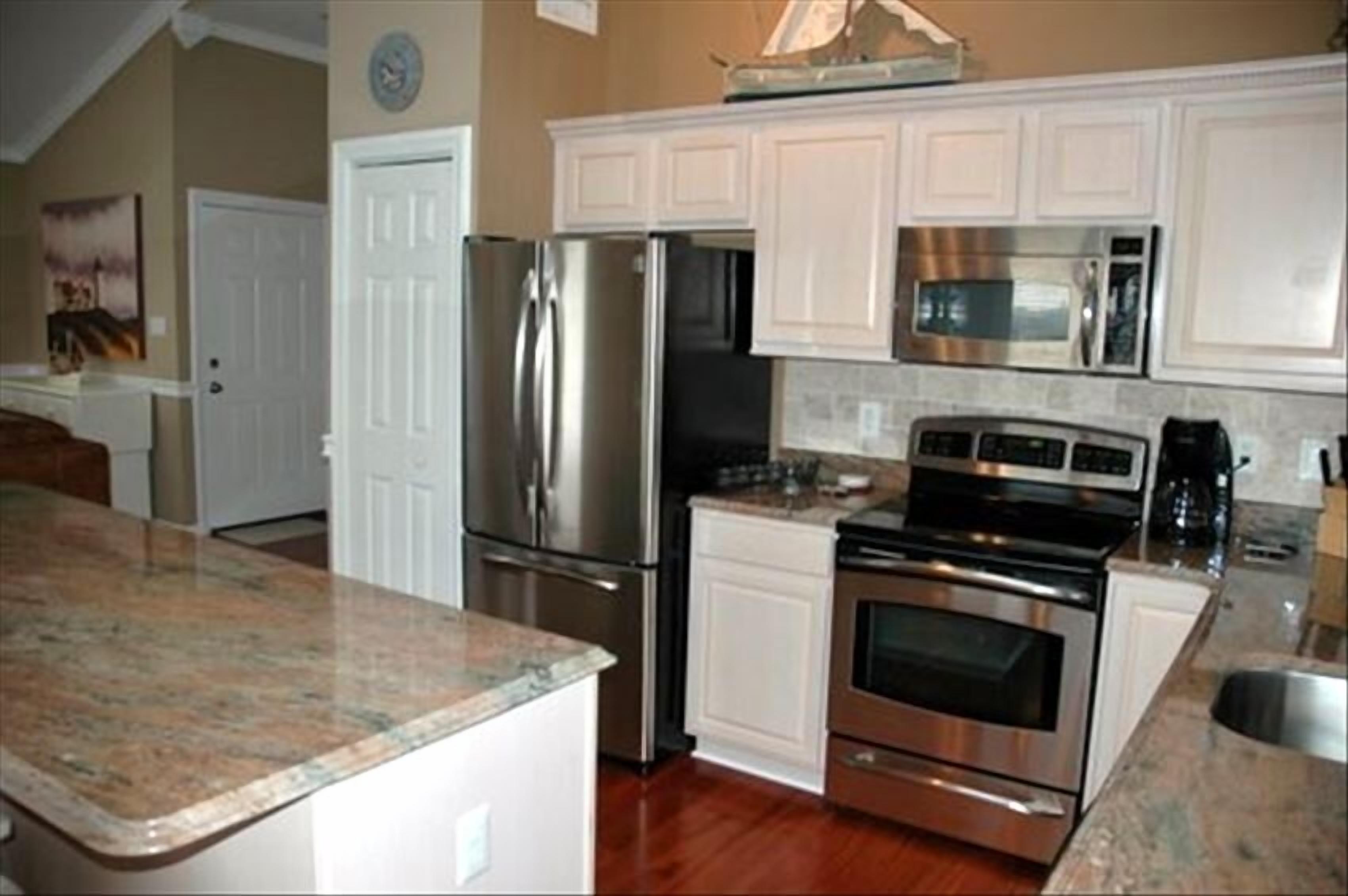 4 BR/2 BA - Plasma Hdtv - Granite Kitch - Wireless Internet