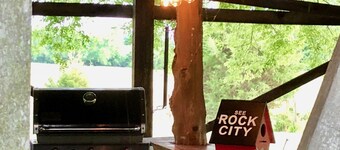 Unique farm guest house close to Chattanooga, TN- great for families and dogs