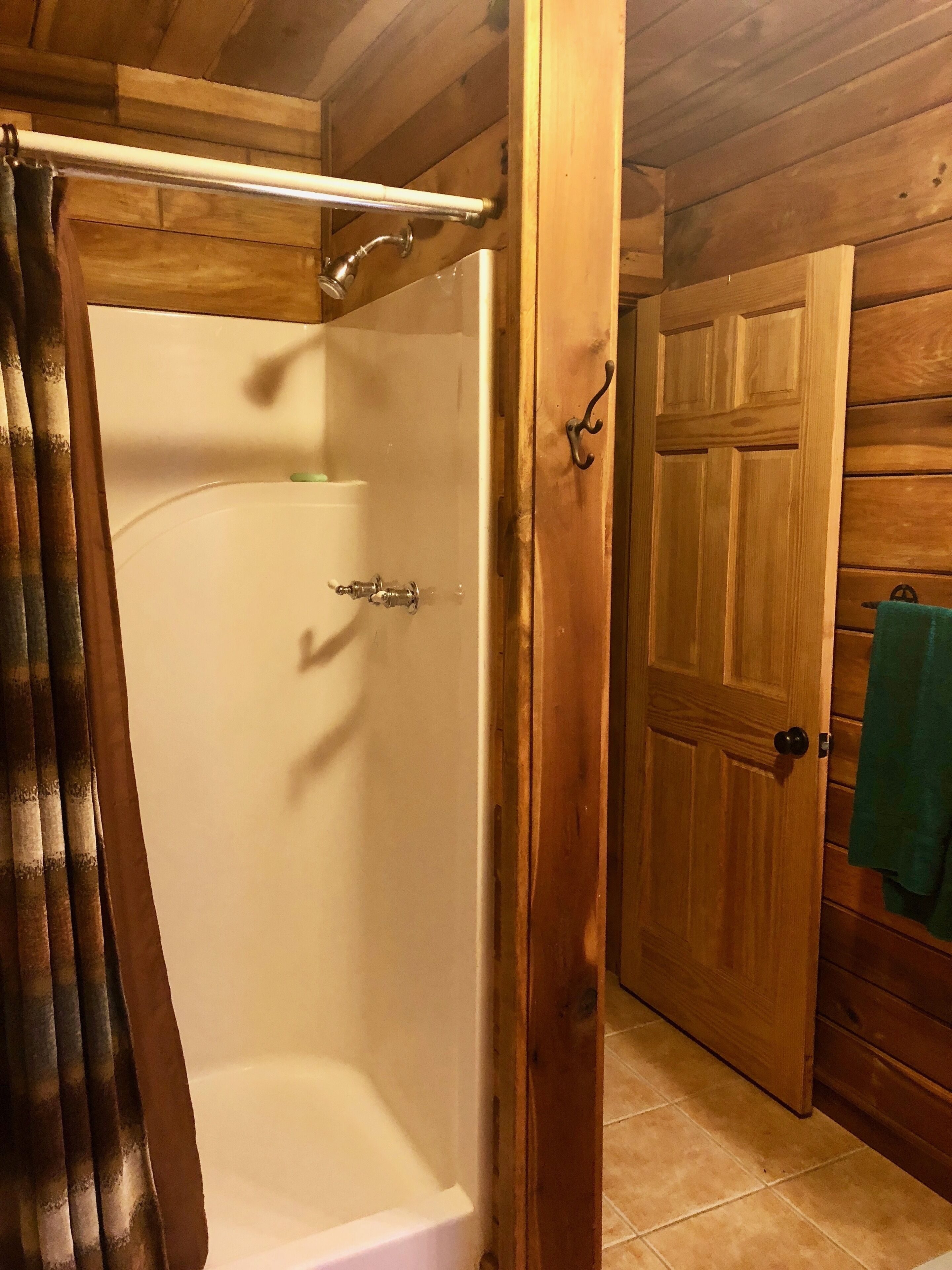 Unique farm guest house close to Chattanooga, TN- great for families and dogs