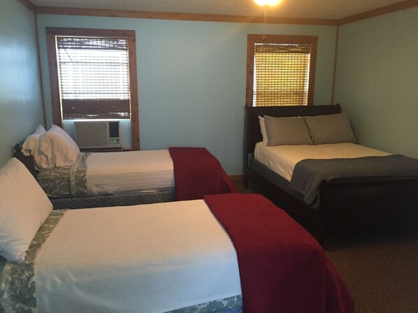 3 bedrooms, free WiFi, bed sheets, wheelchair access