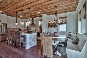 Dining - 101 Five Star Reviews! Custom Home. 1000 Sq Ft Top Deck. Only 100 Yds From Pool! (Seacrest Beach)