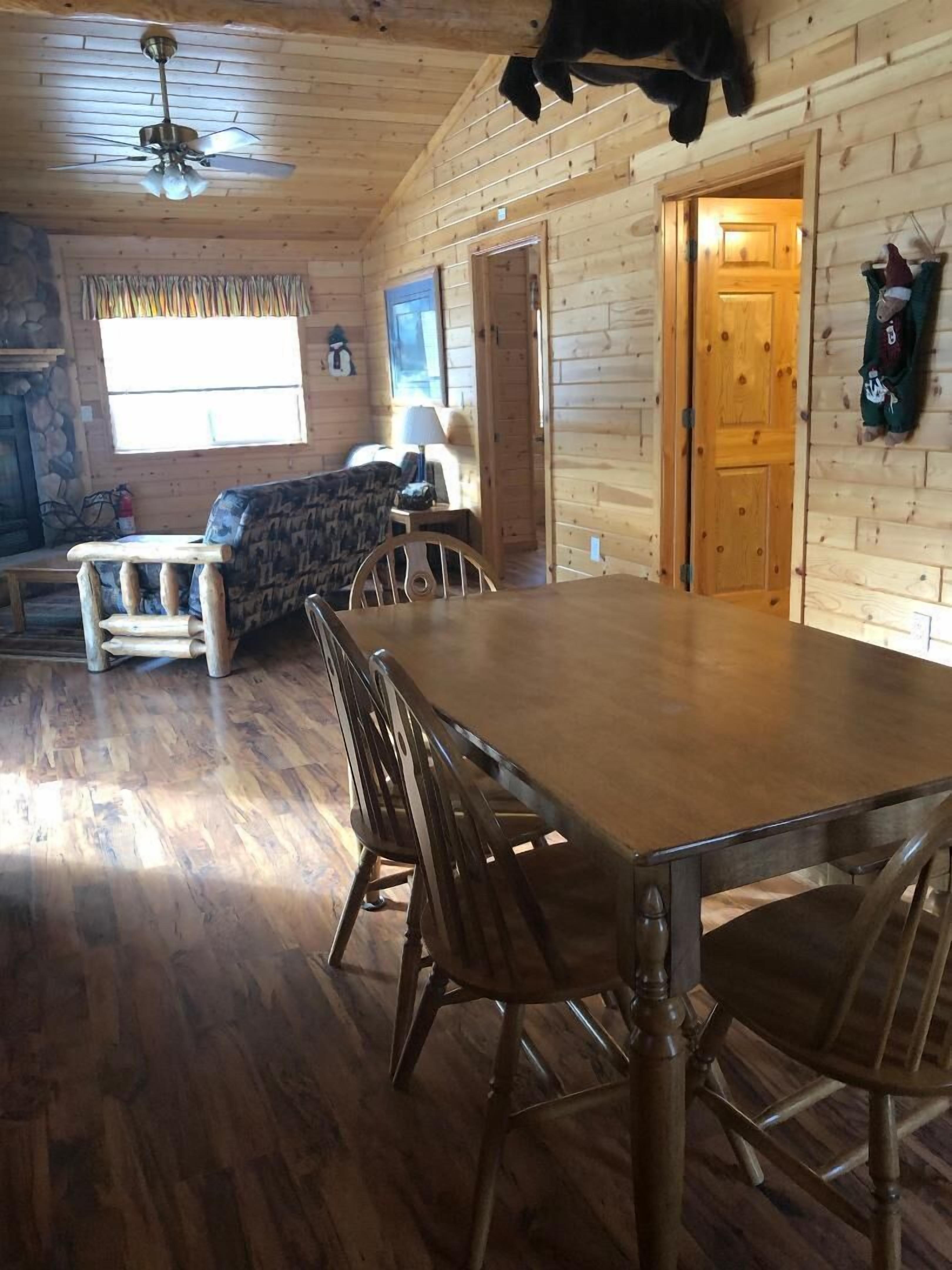 Bear's Den- Cottages On Serenity Lake- Beautiful Cottage On Small, Private Lake!