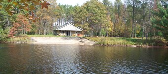 Bärenhöhle (Cottages On Serenity Lake) Wunderschönes Ferienhaus am kleinen, privaten See!