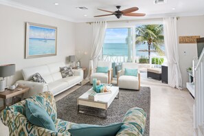 Smart TV, books, music library, video library - Beachfront - White Sand - Turquoise Water - Pool (Nassau)