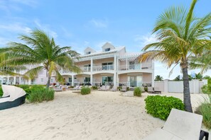 Exterior - Beachfront - White Sand - Turquoise Water - Pool (Nassau)