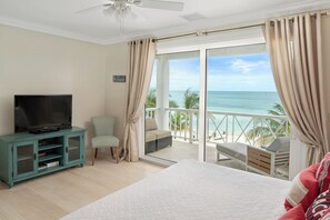 4 bedrooms, iron/ironing board, travel crib, WiFi - Beachfront - White Sand - Turquoise Water - Pool (Nassau)