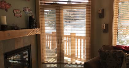 WINTER SKI IN SKI OUT SLOPESIDE Sunstone 1Br Condo Location Location Location!!