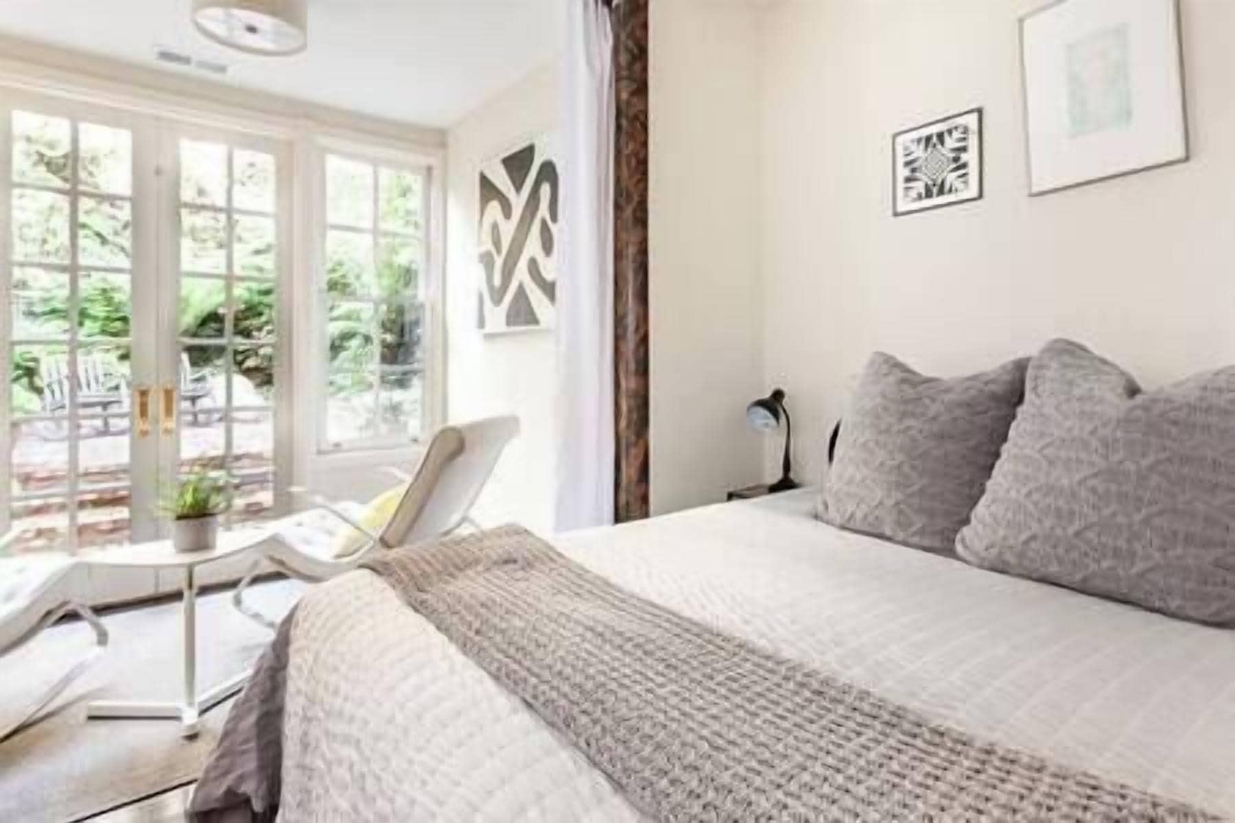 1 habitación, tabla de planchar con plancha, wifi y ropa de cama 