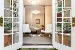 Interior - Pacific Heights Victorian Garden  Studio (SF)