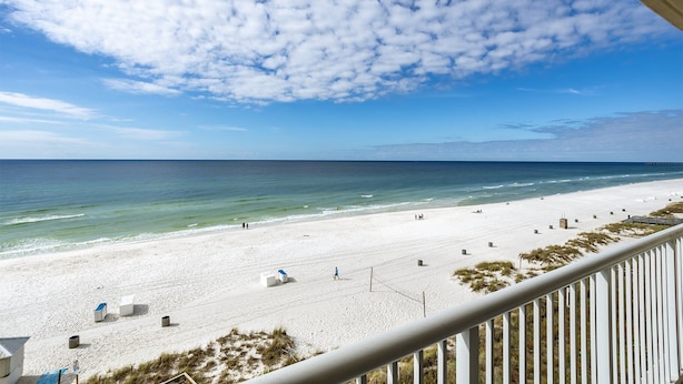 A beach with white sand, a clear sky, and a view of the ocean. - 1 Bedroom in Majestic Beach Resort - Low floor, Spacious and bright and beautifully decorated! (Panama City Beach)