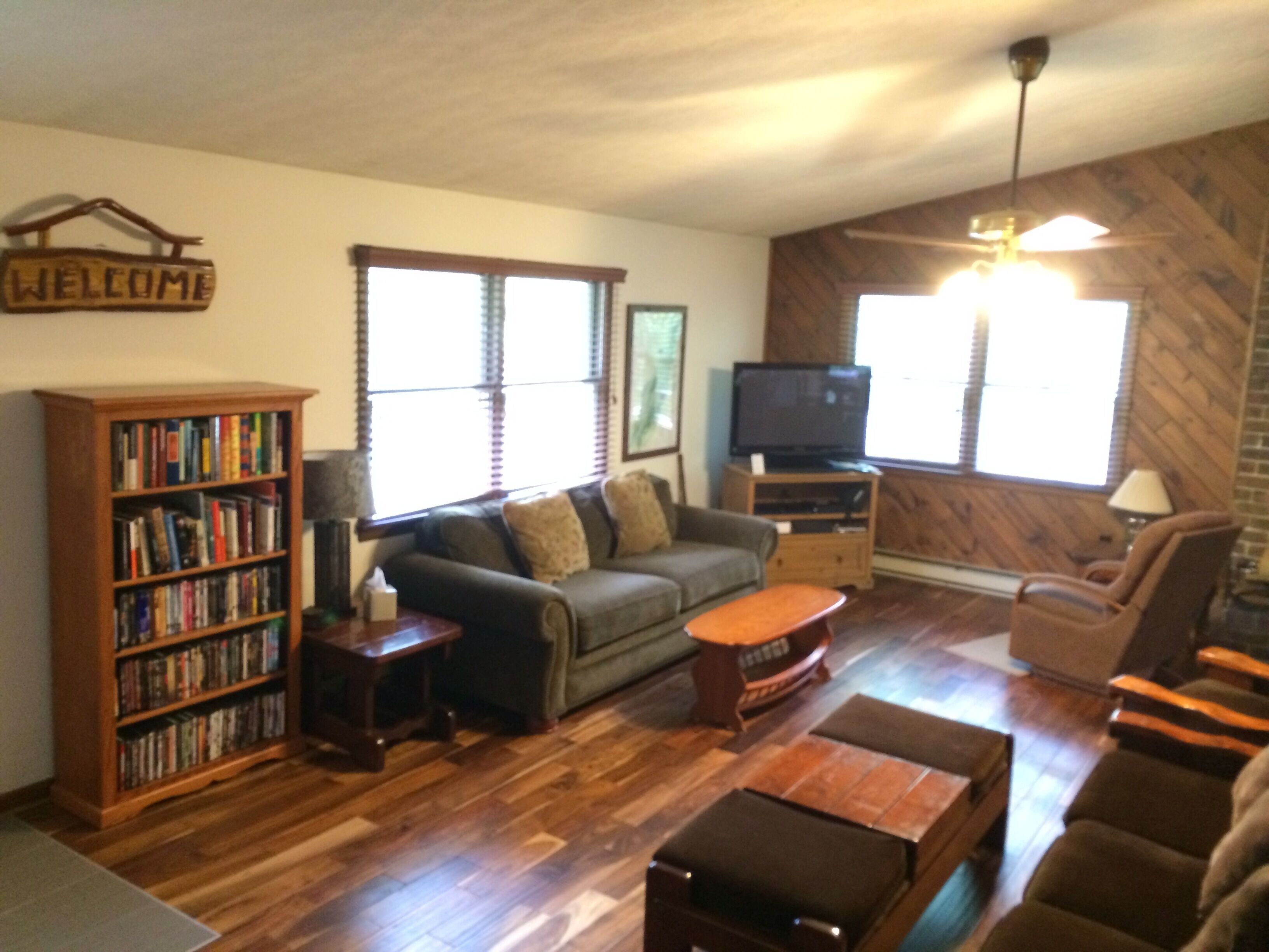 Top Rated Mountain River Cabin: Hot Tub, WiFi, Fish, Hike, Kayak, Relax!