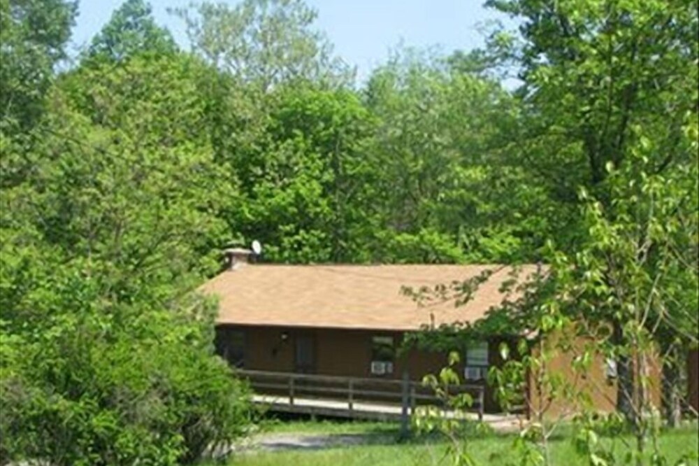 Top Rated Mountain River Cabin: Hot Tub, WiFi, Fish, Hike, Kayak, Relax!