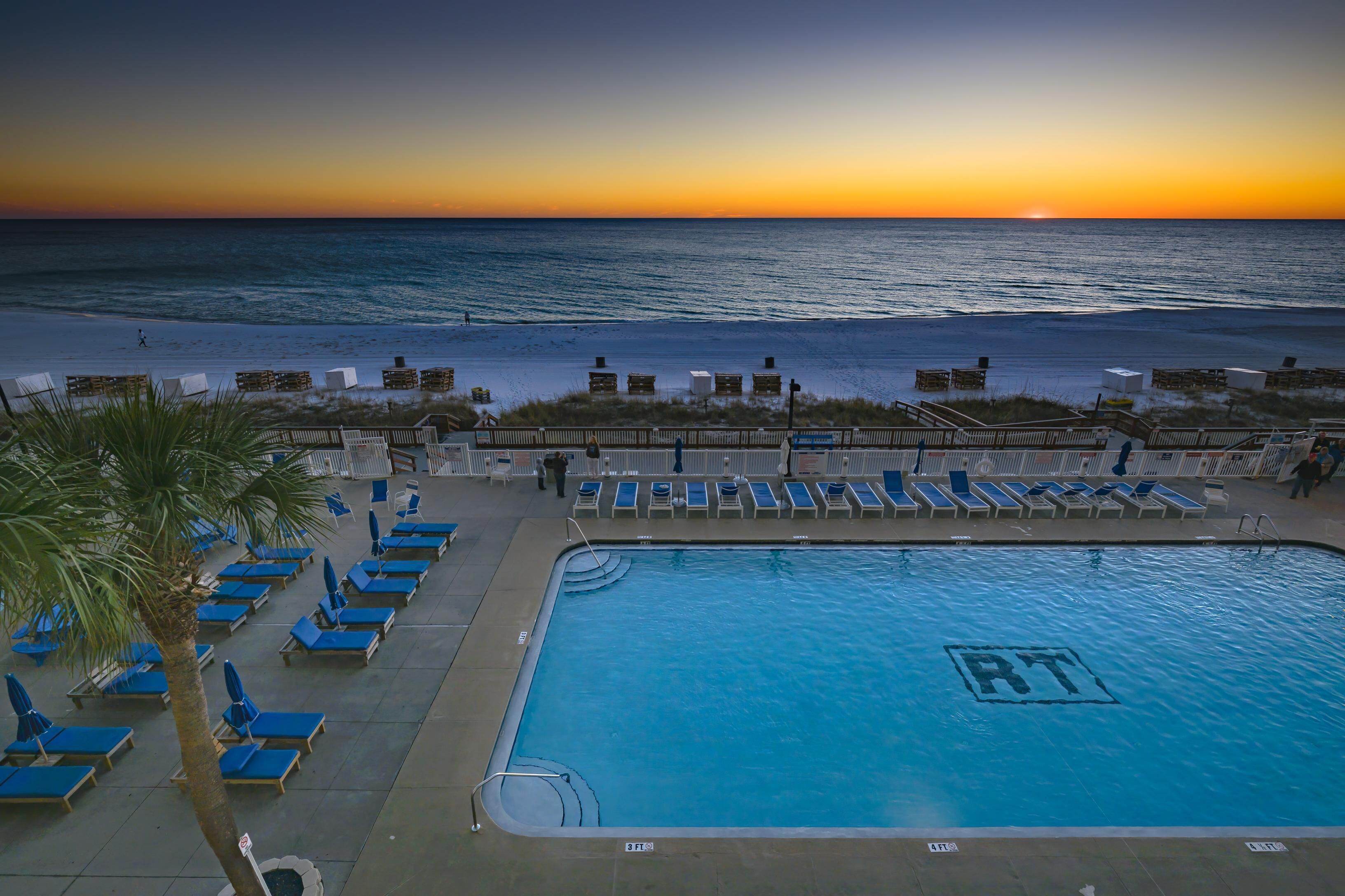 ~Stunning Beachfront 2B/2B Regency Towers Condo W/FREE Beach Chairs/Umbrella~