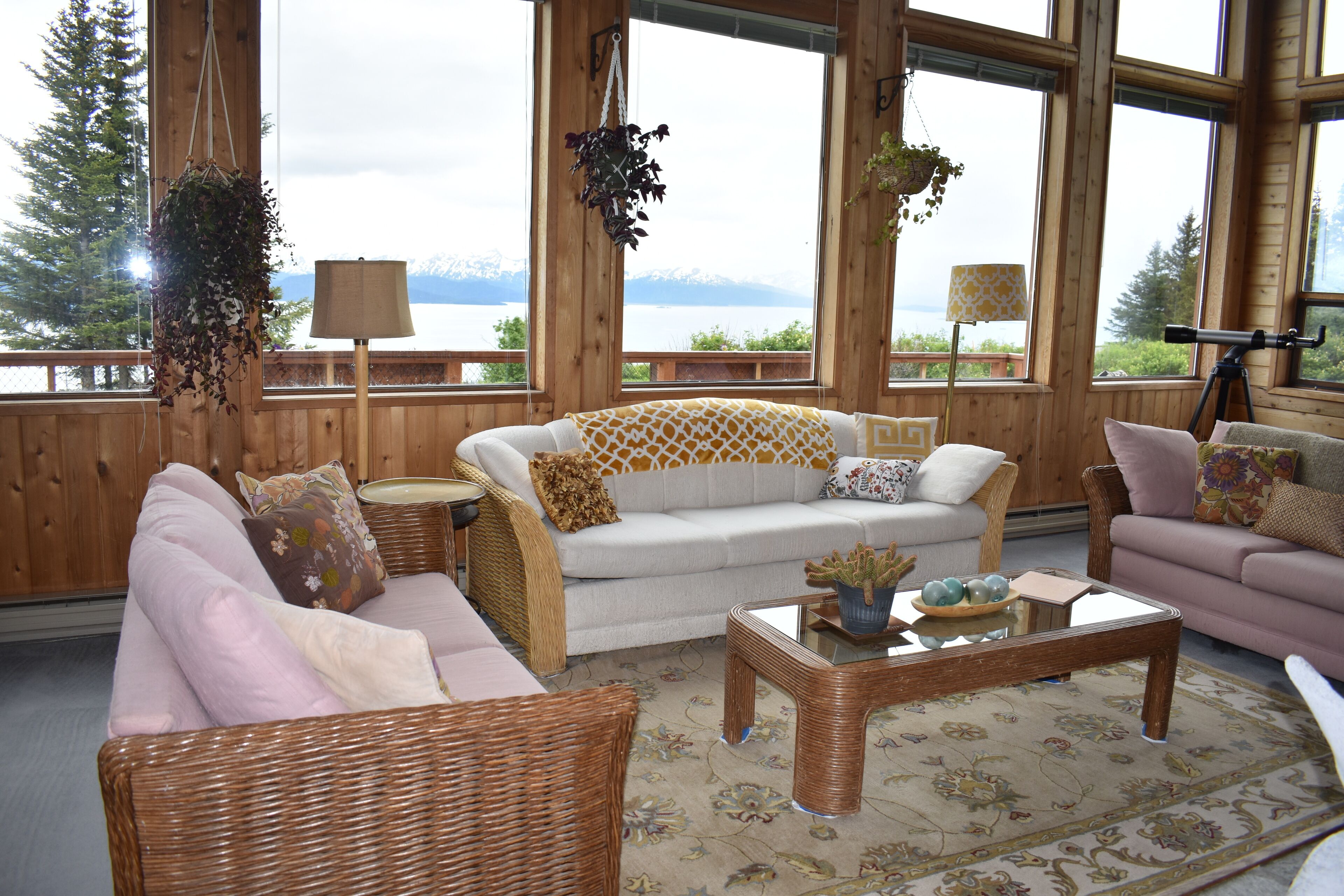 Aurora JEWEL: SERENE with panoramic STUNNING VIEWS, delightful FAMILY retreat