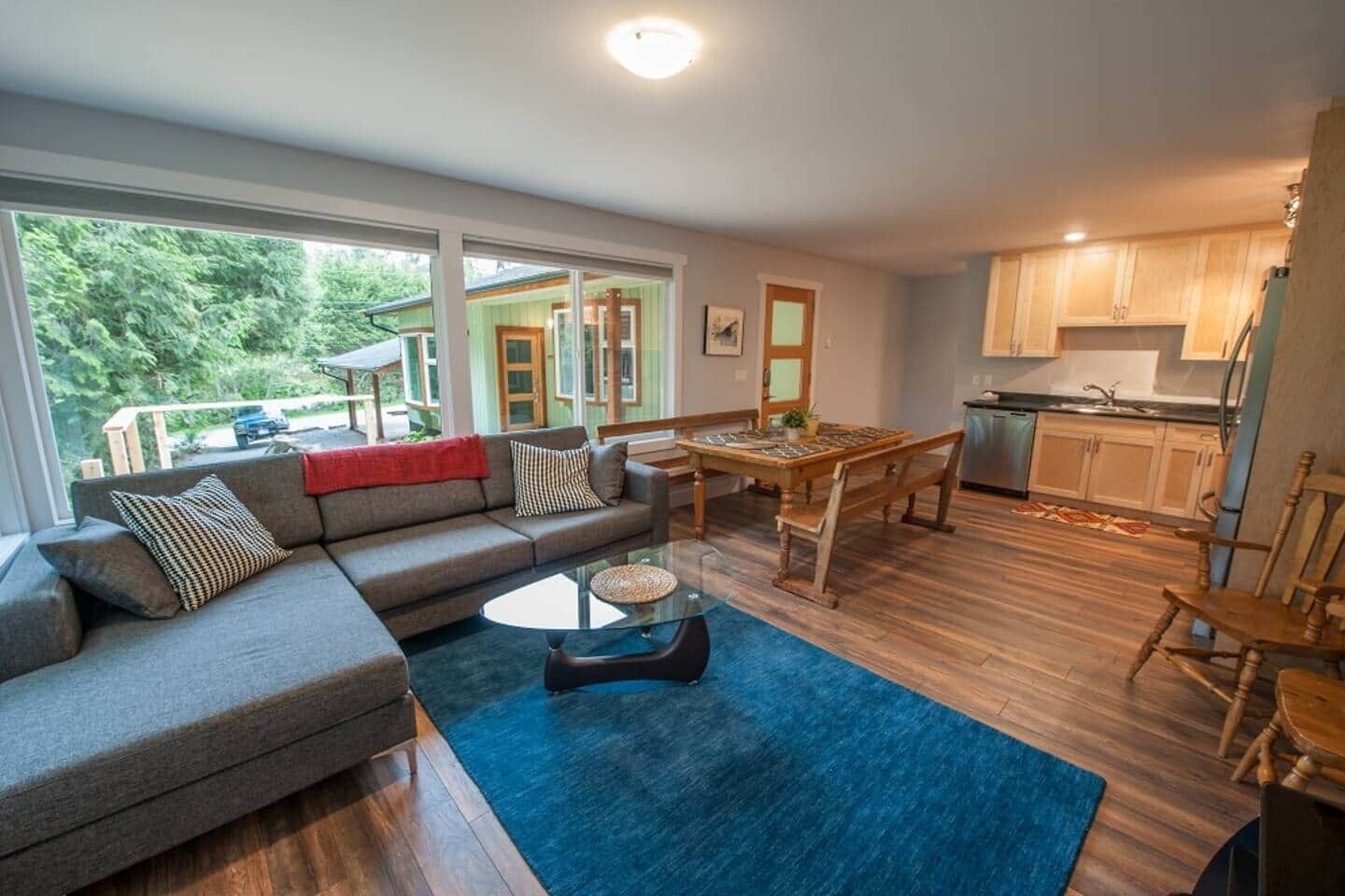 Smart TV, DVD player, stereo