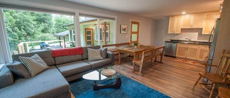 Smart TV, DVD player, stereo