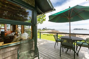 Outdoor dining - The Moonlight Cottage: At The Water's Edge With Beaches And Atlantic Views (Tenants Harbor)