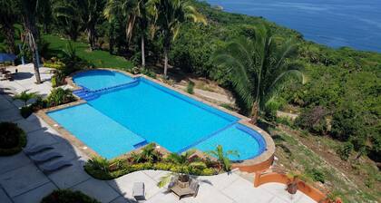 Condo 208 de 2 habitaciones con vista al mar en Vista Encantada