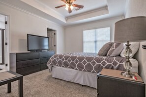 3 bedrooms, iron/ironing board, WiFi, bed sheets