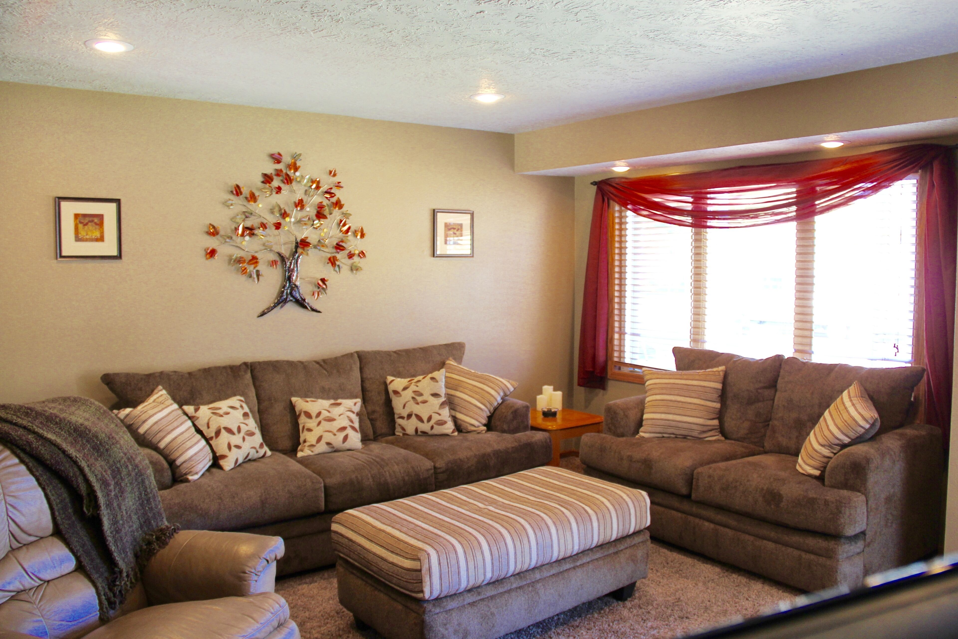 Fully Furnished 3 Bedroom - 2 Bath - Double Garage