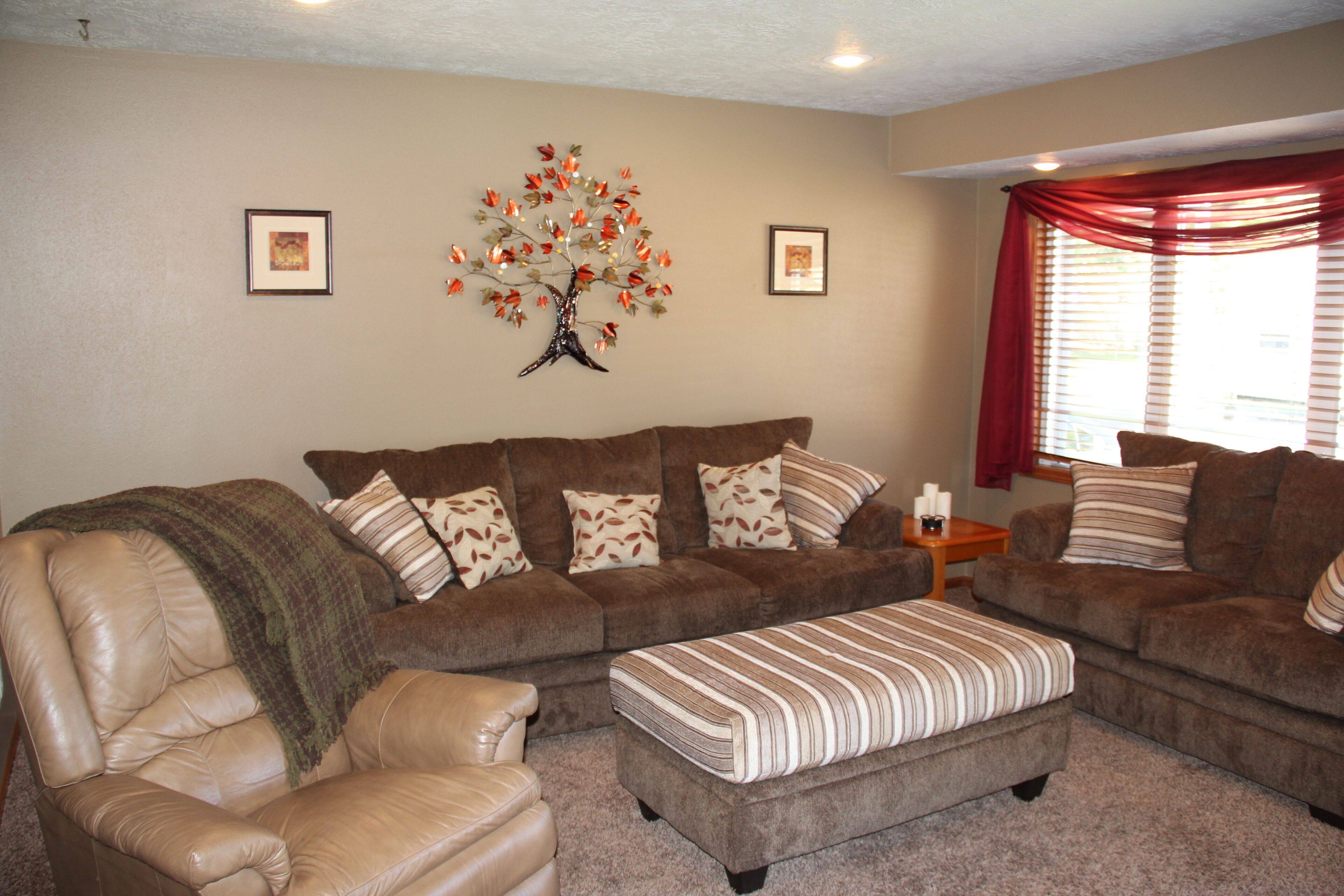 Fully Furnished 3 Bedroom - 2 Bath - Double Garage