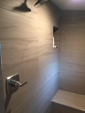 Shower, hair dryer, towels, soap - Modern Loft on Mountain Avenue in Old Town (Fort Collins)