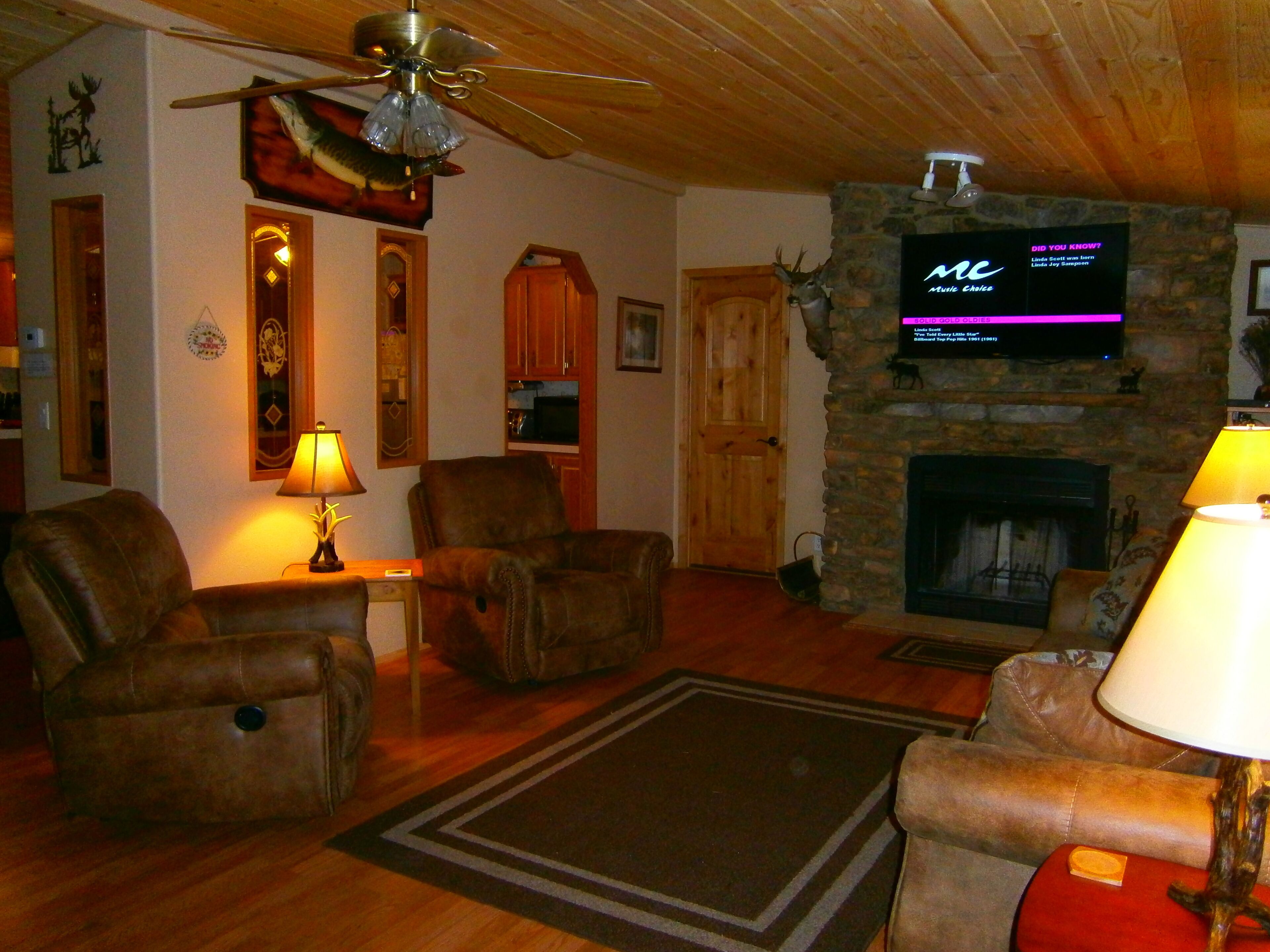 LAKEFRONT CABIN ON RAINBOW LAKE with 5 Boats, 3 Kayaks, a Canoe and a 36 ft Pier
