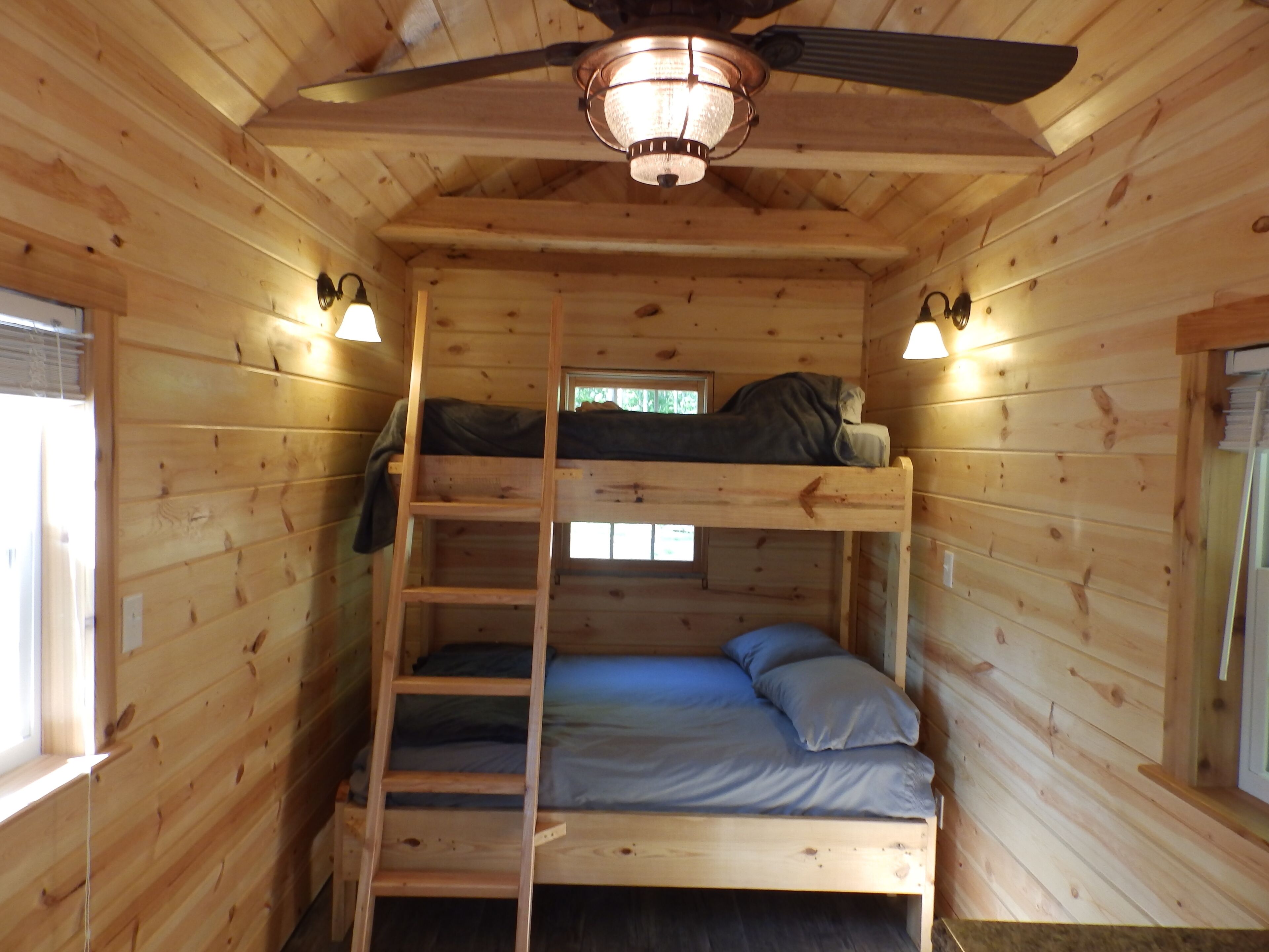 Tennessee River Gorge® Island Cabins® Swimming Pool - Stay 3-4th free.